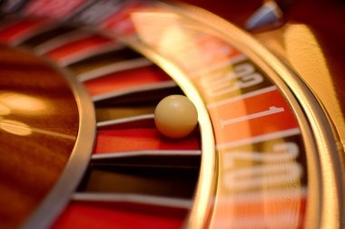 Meja French Roulette live-dealer di antamtoto dengan dealer profesional